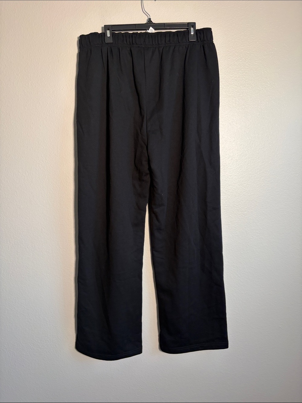 ALO Yoga Accolade Straight Leg Sweatpant in Black - XL - Picture 6 of 6